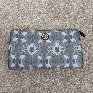Tory Burch Patterned Clutch Crossbody in Green and Gray